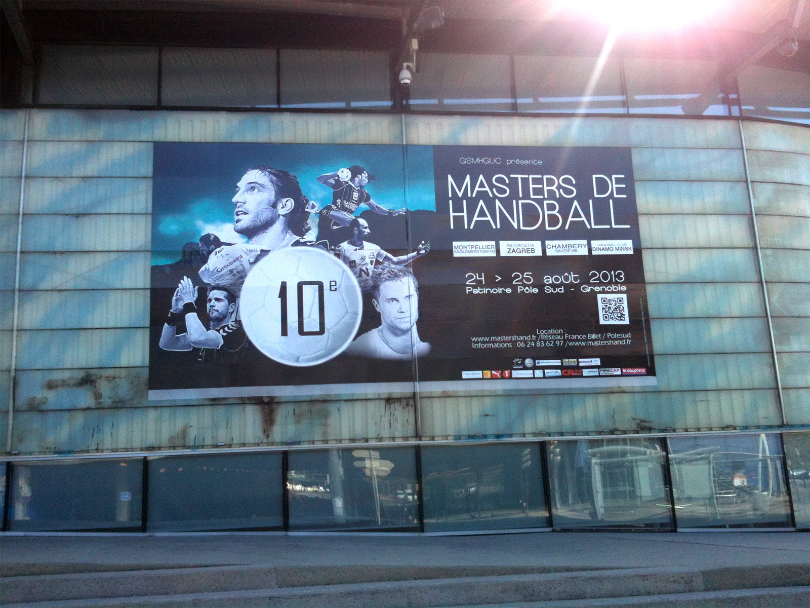 Pose affiche Masters de Handball Grenoble